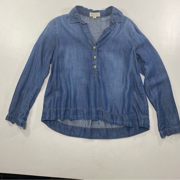 cloth & stone Tops - Cloth & Stone chambray shirt